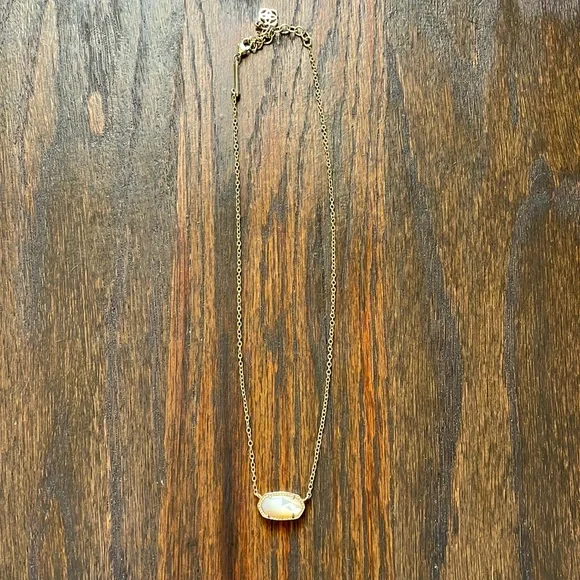 Beautiful Kendra Scott Necklace - Picture 2 of 3